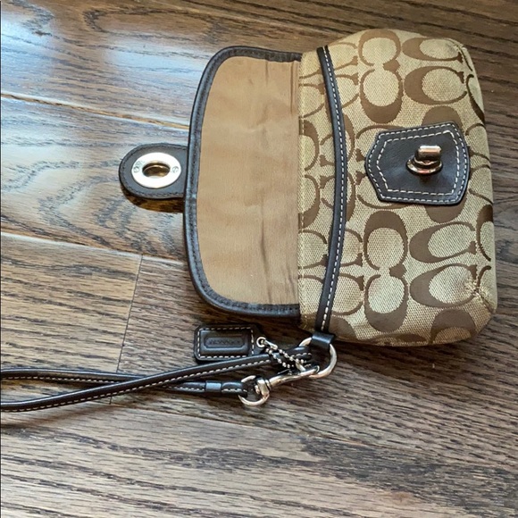Coach wristlet - Picture 8 of 9